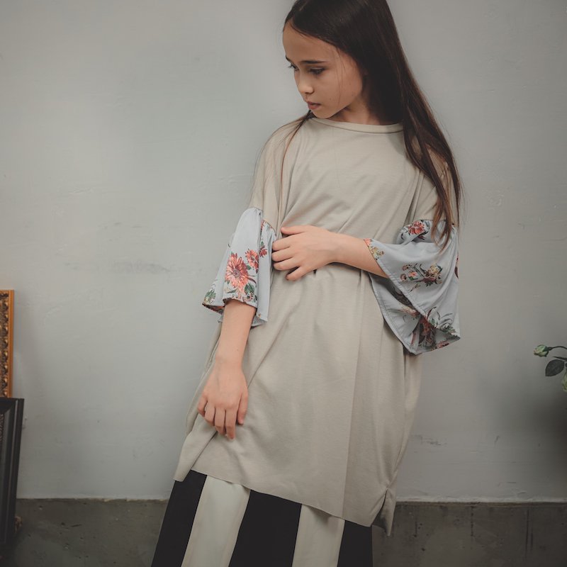 サテン花柄Tシャツ/SS・S・M