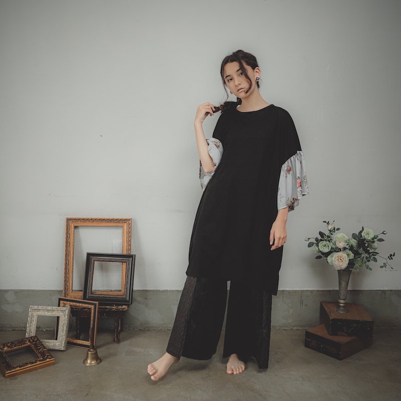 サテン花柄Tシャツ/0（145~155）・1（Free）